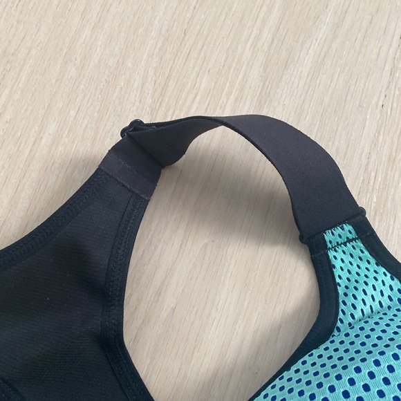 Victoria Sport - Sports Bra - 34DD - Picture 4 of 10